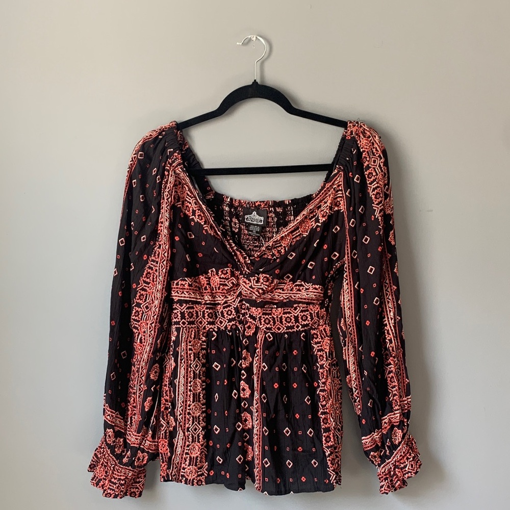 Angie Black Red White Long Sleeve Blouse Keyhole Surprise Medium